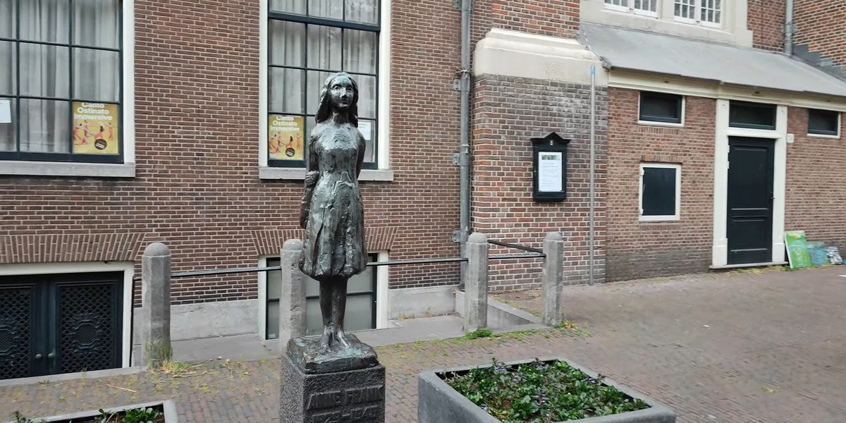 Anne Frank and Jewish Neighborhood Walking Tour Anne Frank and Jewish Neighborhood Walking Tour