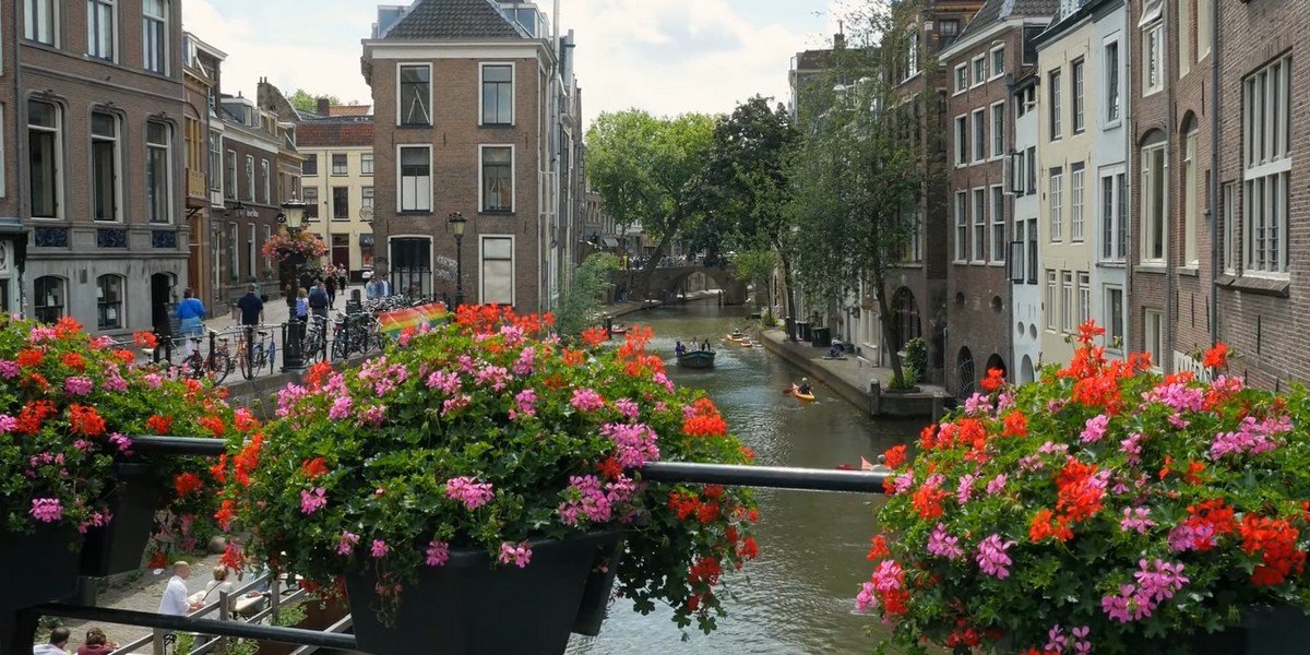 Walking in Amsterdam: City Center Tour Walking in Amsterdam: City Center Tour