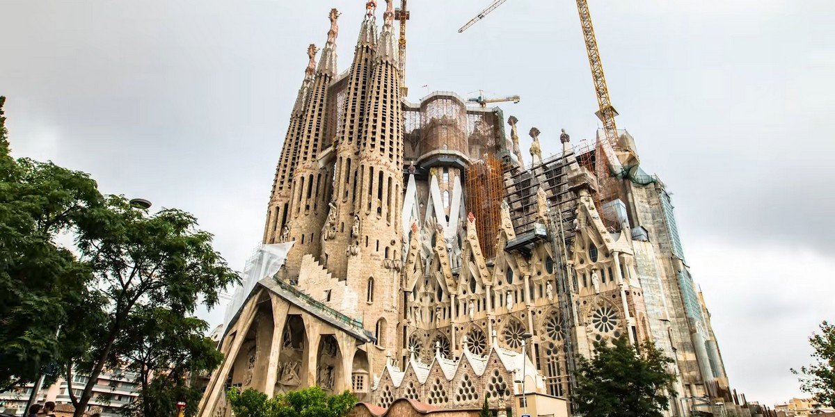 Sagrada Família Guided Tour with Fast Track Sagrada Família Guided Tour with Fast Track