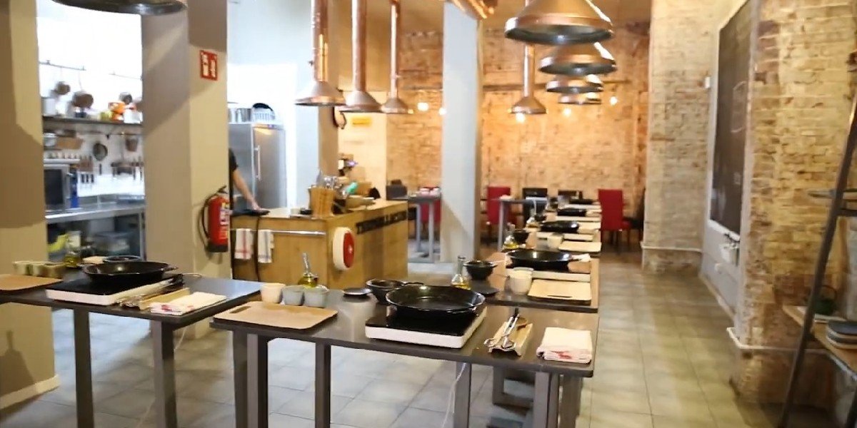 Barcelona Paella Experience and Bottomless Wine with a Professional Chef, photo 3