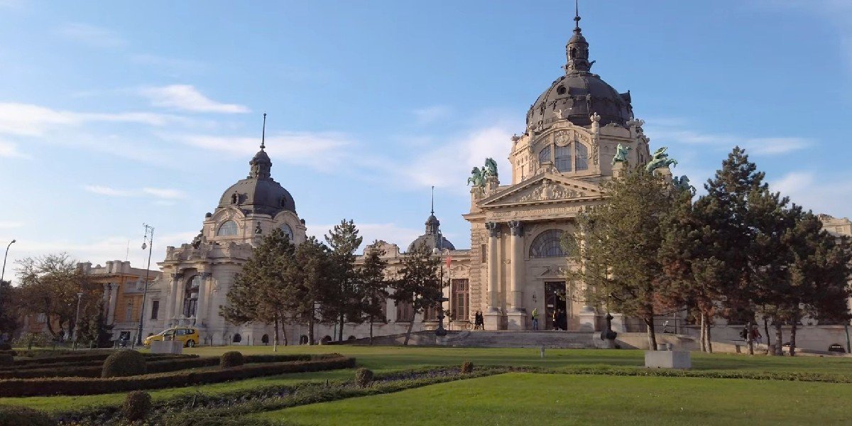 Budapest Historic Downtown bicycle tour Budapest Historic Downtown bicycle tour