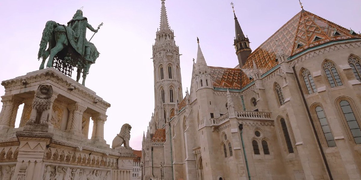 Private Guided City Tour by Car in Budapest Private Guided City Tour by Car in Budapest