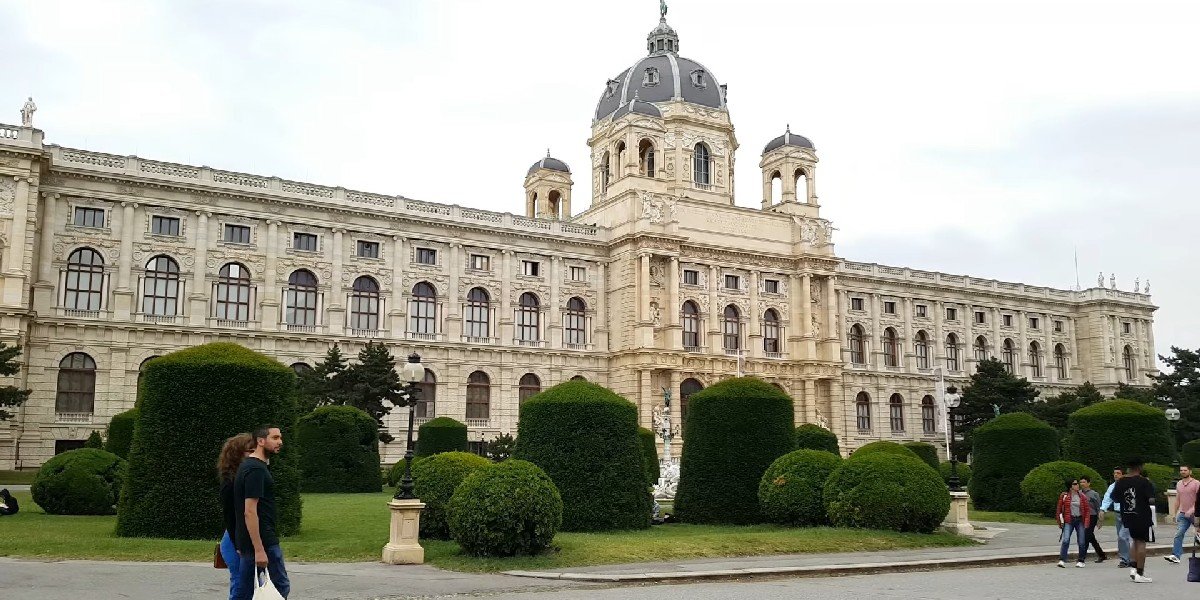 Guided Vienna Tour by Bicycle Guided Vienna Tour by Bicycle