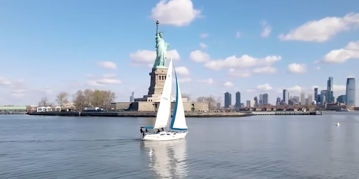 New York: Sightseeing Sailing Tour New York: Sightseeing Sailing Tour