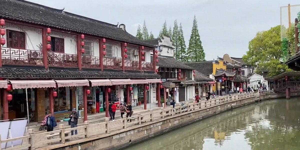 Zhujiajiao Water Town and Shanghai City Private Tour with Private Guide and Trasfer Zhujiajiao Water Town and Shanghai City Private Tour with Private Guide and Trasfer