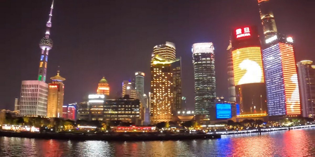 Shanghai Huangpu River Cruise and Thai Dinner at the Trendy Restaurant Shanghai Huangpu River Cruise and Thai Dinner at the Trendy Restaurant